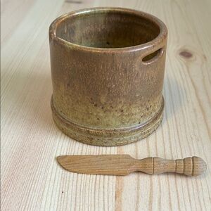 Studio art butter/pate pot.